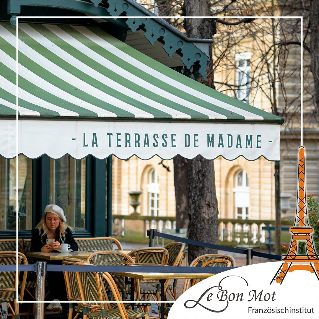 Petite balade au jardin du Luxembourg pour apprécier un petit expresso. Moments parisiens que l’on adore 
@mllelaphotographe 
#paris #jardinduluxembourg #mademoiselle #laparisienne #enjoylife #jadoreparis #greenwhite #coffeetime